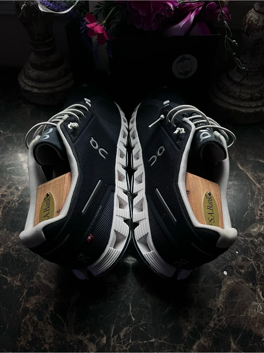 On Cloud 5 Athletic/Comfort Medical Field Shoes Size 9 Men/10.5 for Women